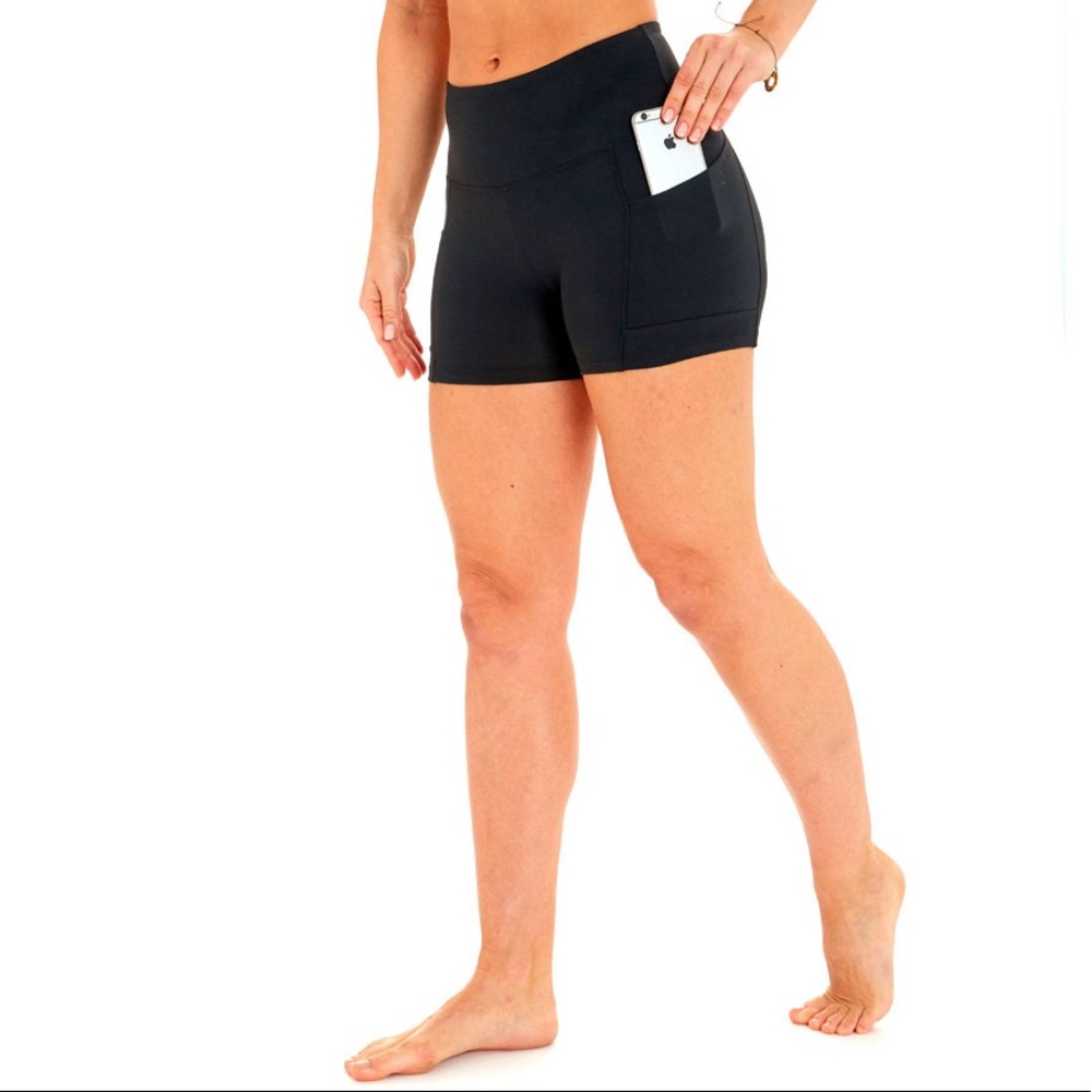 BALANCE COLLECTION BLACK SHORTS WITH TWO POCKETS